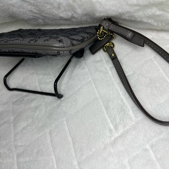 COACH POPPY SIGNATURE C SEQUIN SILVER/BURGUNDY WRISTLET NWOT - Picture 7 of 9